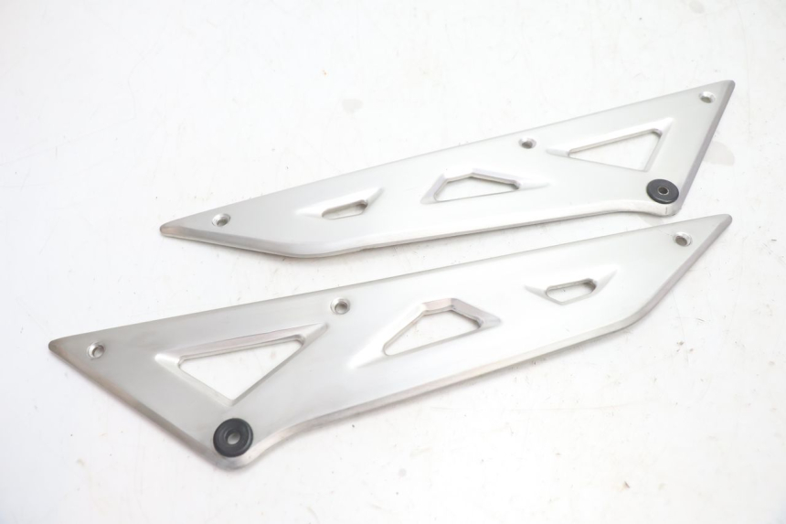 photo de Telaio laterale di copertura SUZUKI GSX F GSXF 750 (1988 - 1998) - Dettaglio del componente
