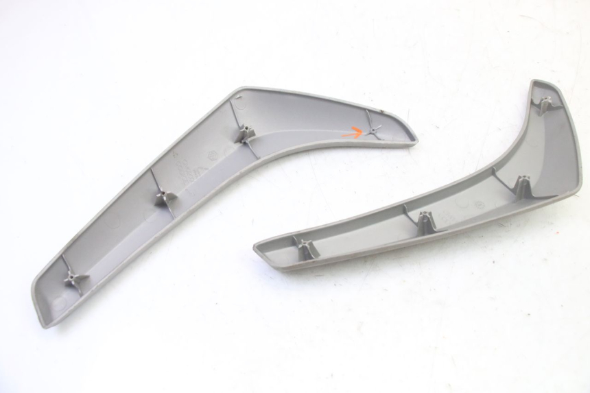 photo de Telaio laterale di copertura PIAGGIO LIBERTY 4T 50 (2009 - 2015) - Dettagli dei punti di fissaggio