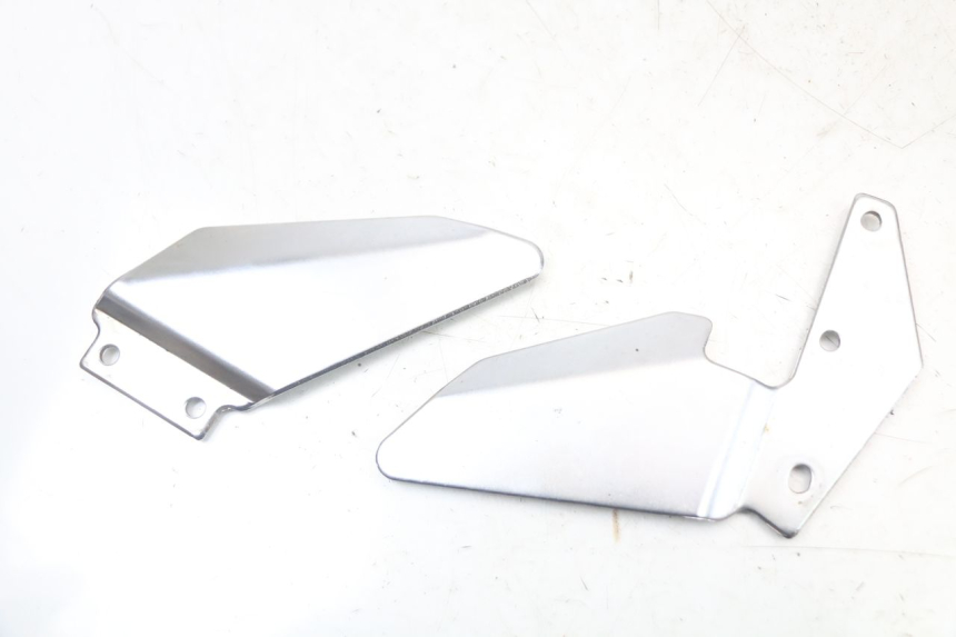 photo de TELAIO CARENA SUZUKI GS F 500 (2004 - 2007) - Vista principale