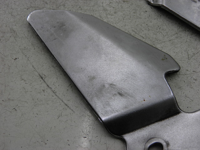 photo de Telaio laterale di copertura SUZUKI GS GSE 500 (2001 - 2003) - Zoom sullo stato d'uso