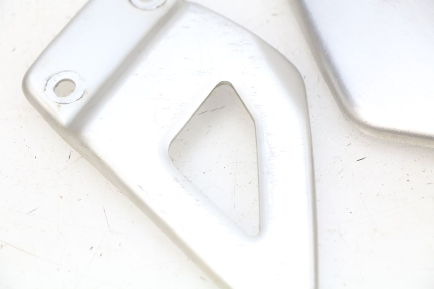 photo de CACHE TELAIO LATERALE SUZUKI SV N 650 (1999 - 2002) - Zoom sullo stato d'uso