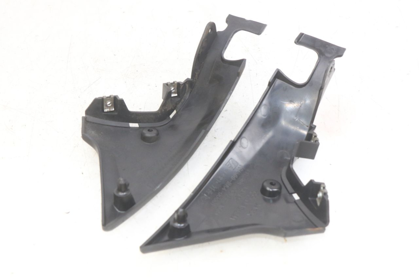 photo de CACHE TELAIO LATERALE DAELIM VJ ROADWIN FI 125 (2008 - 2017) - Primo piano tecnico