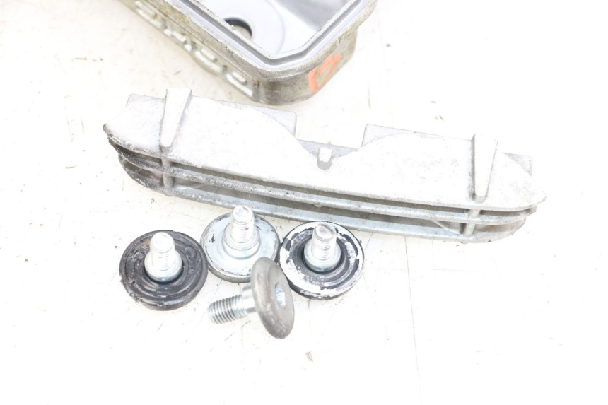 photo de COPERCHIO VALVOLE HYOSUNG GV AQUILA 125 (2000 - 2009) - Primo piano tecnico