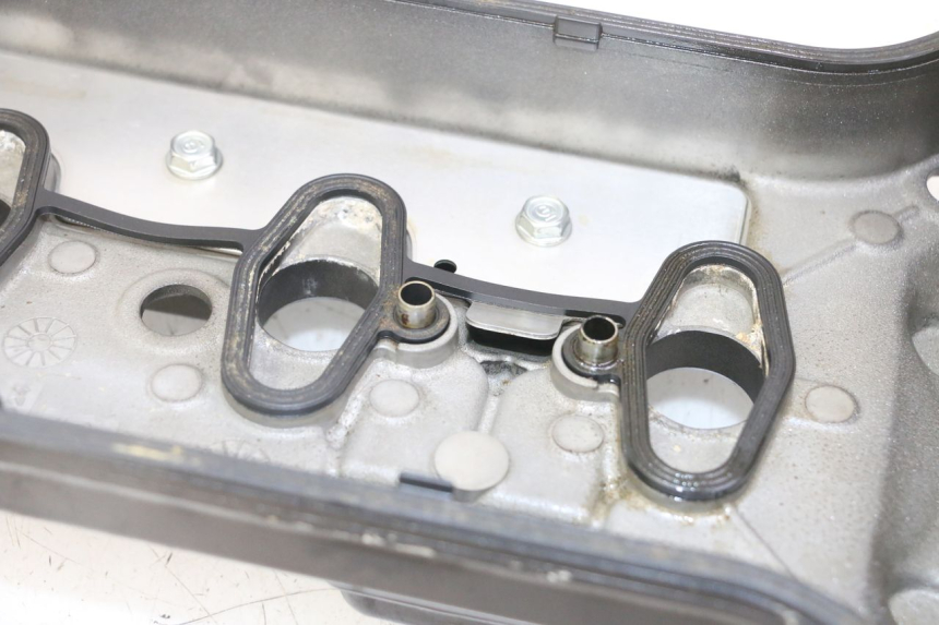 photo de CARTER TESTATA HONDA CB R 1000 (2018 - 2023) - Dettagli dei punti di fissaggio