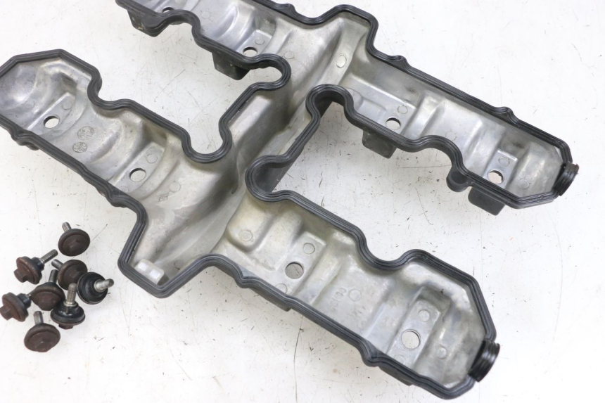 photo de COPERCHIO VALVOLE YAMAHA FJ 3CX 1200 (1986 - 1996) - Altra angolazione