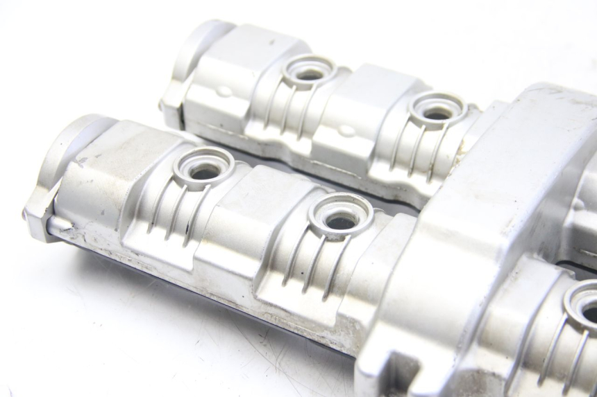 photo de COPERCHIO VALVOLE YAMAHA FZS FAZER 600 (2001 - 2003) - Dettagli dei punti di fissaggio