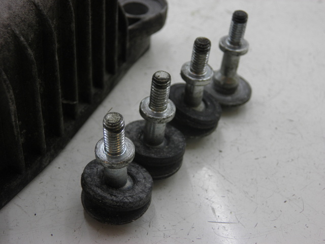 photo de COPERCHIO VALVOLE PIAGGIO LIBERTY 2T 50 (2004 - 2008) - Altra angolazione