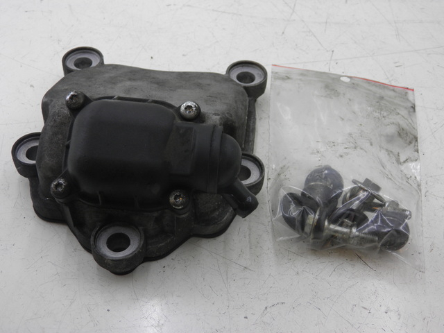 photo de COPERCHIO VALVOLE PIAGGIO XEVO - X EVO 125 (2010 - 2015) - Altra angolazione