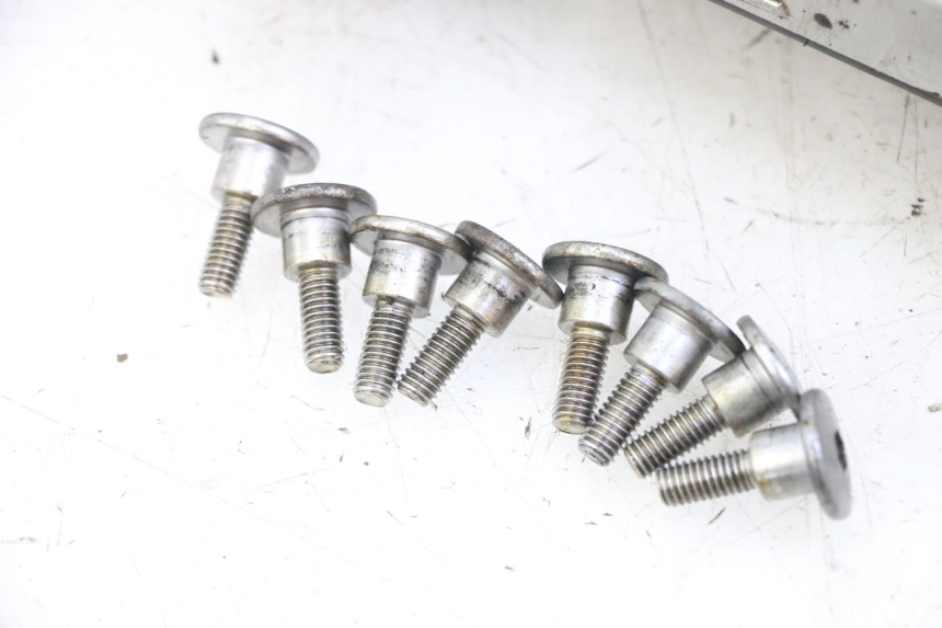 photo de COPERCHIO VALVOLE YAMAHA FZS FAZER 600 (2001 - 2003) - Caratteristiche distintive