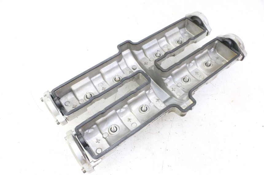 photo de COPERCHIO VALVOLE YAMAHA FZS FAZER 600 (2001 - 2003) - Primo piano tecnico