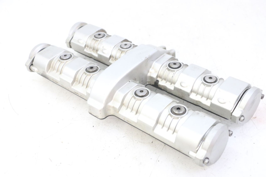 photo de COPERCHIO VALVOLE YAMAHA FZS FAZER 600 (2001 - 2003) - Dettagli dei punti di fissaggio