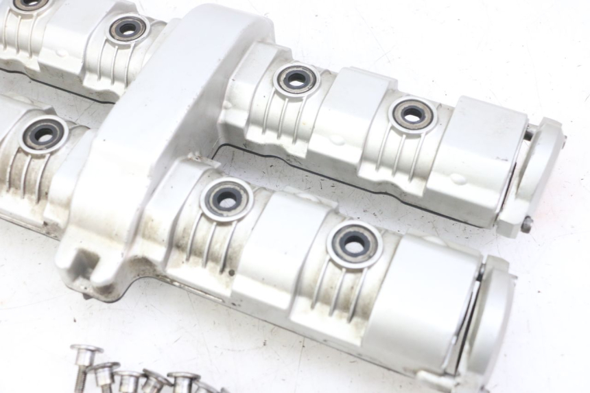 photo de COPERCHIO VALVOLE YAMAHA FZS FAZER 600 (2001 - 2003) - Marcature e riferimenti originali