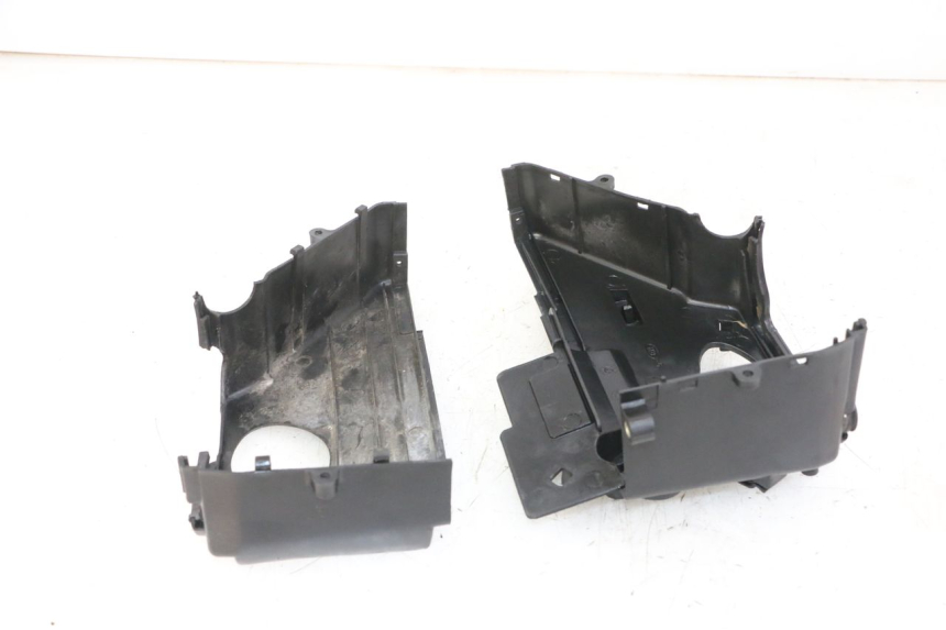 photo de COPERCHIO CILINDRO DAELIM BESBI 125 (2007 - 2008) - Dettagli dei punti di fissaggio