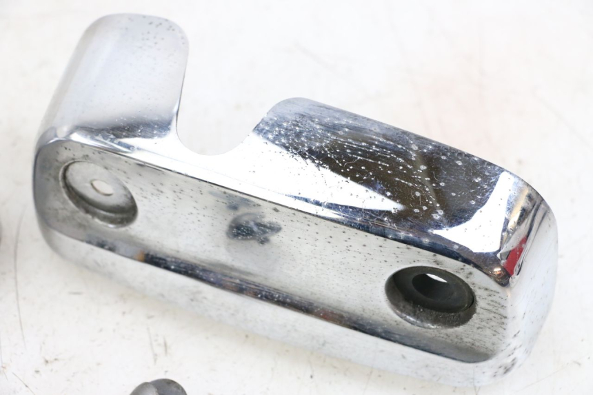 photo de COPERCHIO CILINDRO SUZUKI GZ MARAUDER 125 (1998 - 2004) - Dettagli dei punti di fissaggio