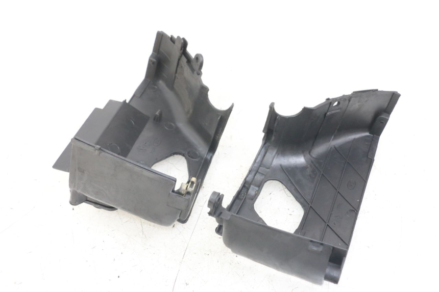 photo de COPERCHIO CILINDRO PEUGEOT KISBEE 4T 50 (2010 - 2017) - Dettagli dei punti di fissaggio