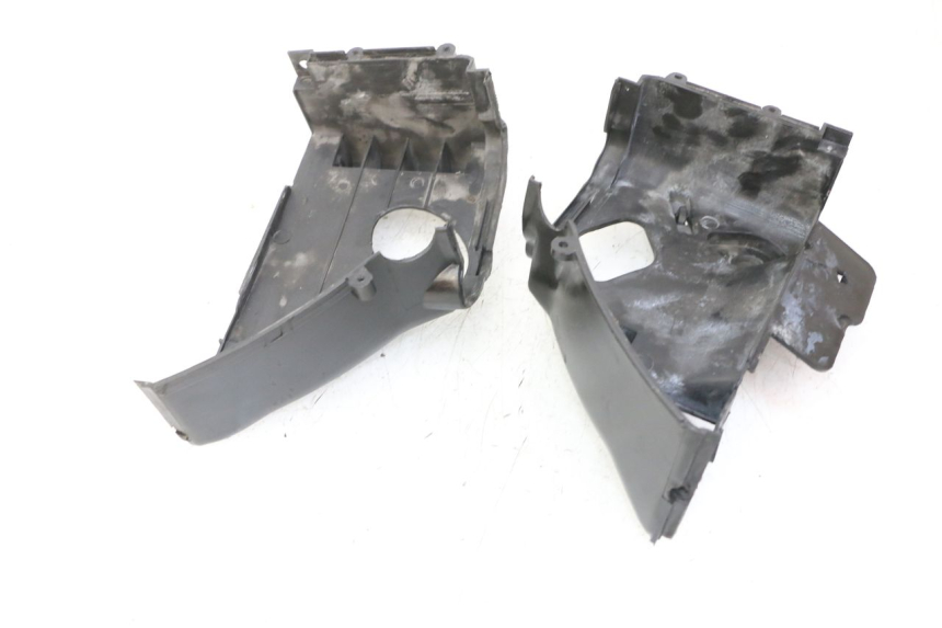 photo de COPERCHIO CILINDRO PEUGEOT VIVACITY 125 (2010 - 2017) - Primo piano tecnico