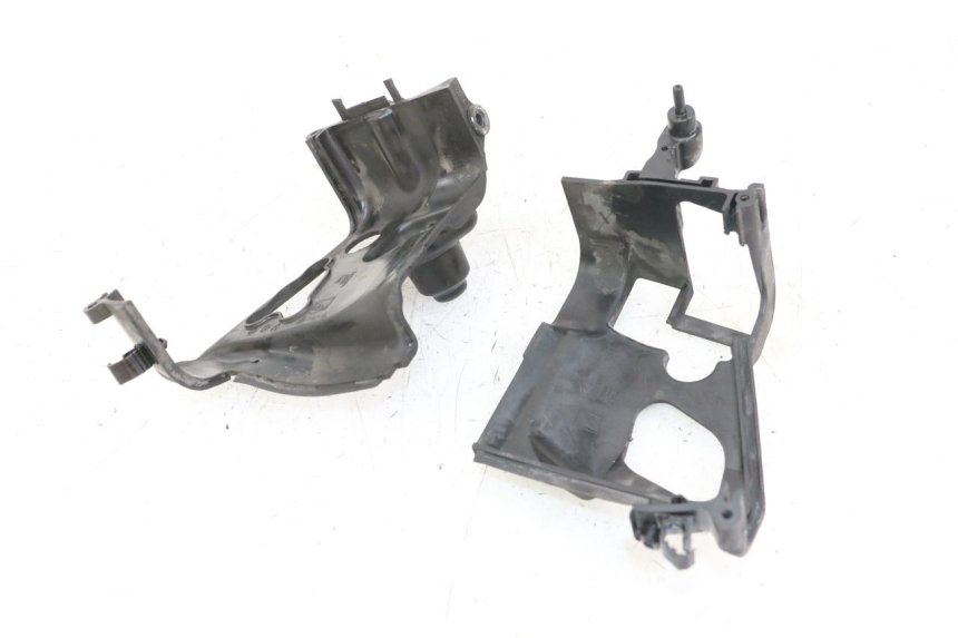 photo de COPERCHIO CILINDRO PIAGGIO LIBERTY IGET 4T 50 (2021 - 2025) - Dettagli dei punti di fissaggio