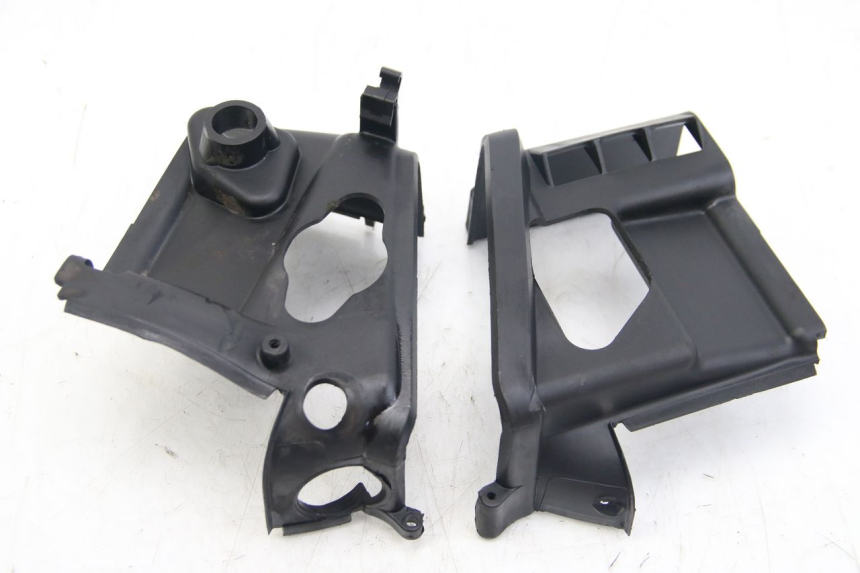 photo de COPERCHIO CILINDRO APRILIA SCARABEO 4T 50 (2009 - 2017) - Dettagli dei punti di fissaggio