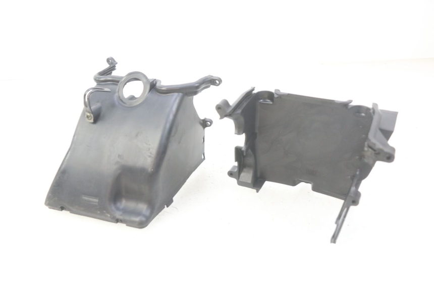 photo de COPERCHIO CILINDRO PEUGEOT TWEET 125 (2010 - 2017) - Vista d'insieme del prodotto