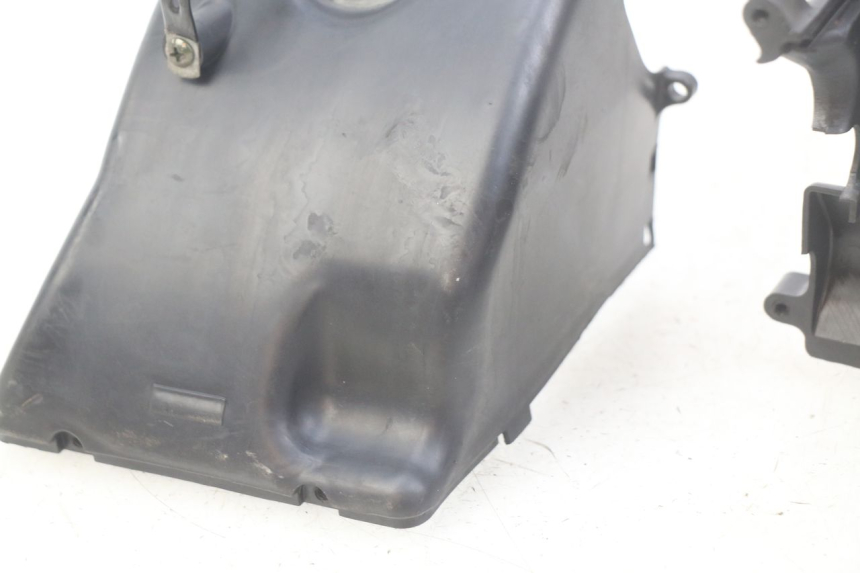 photo de COPERCHIO CILINDRO PEUGEOT TWEET 125 (2010 - 2017) - Dettagli dei punti di fissaggio