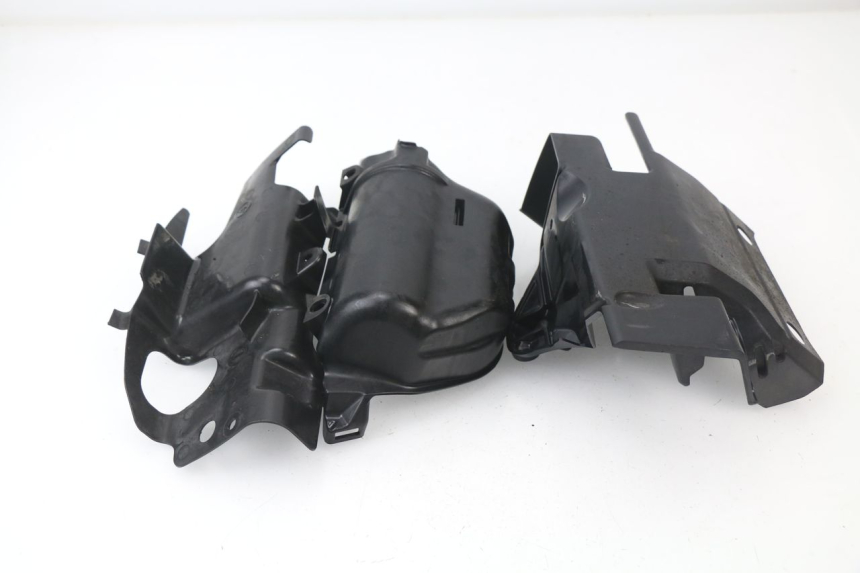 photo de COPERCHIO CILINDRO HONDA VFR F 1200 (2010 - 2015) - Altra angolazione