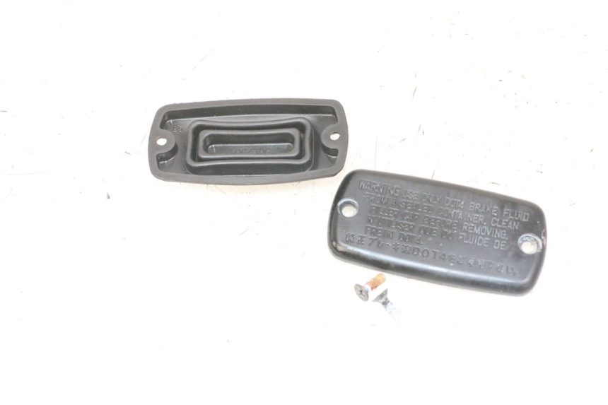 photo de POMPA FRENO COPERCHIO HONDA CBF 500 (2004 - 2007) - Primo piano tecnico