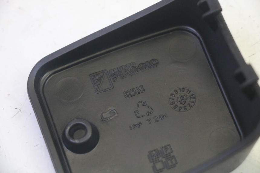 photo de COPERCHIO SERBATOIO PRINCIPALE PIAGGIO MP3 LT 400 (2007 - 2012) - Altra angolazione