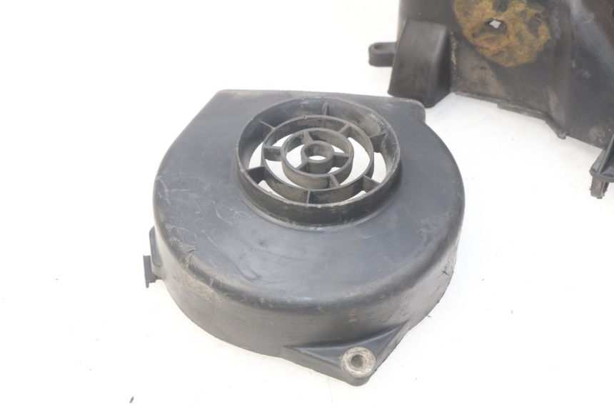 photo de CACHE MOTORE PEUGEOT KISBEE 2T 50 (2010 - 2017) - Stato della superficie e materiale