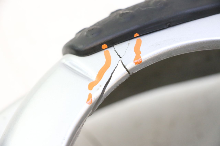 photo de PROTEZIONE MOTORE PIAGGIO MP3 LT 400 (2007 - 2012) - Caratteristiche distintive