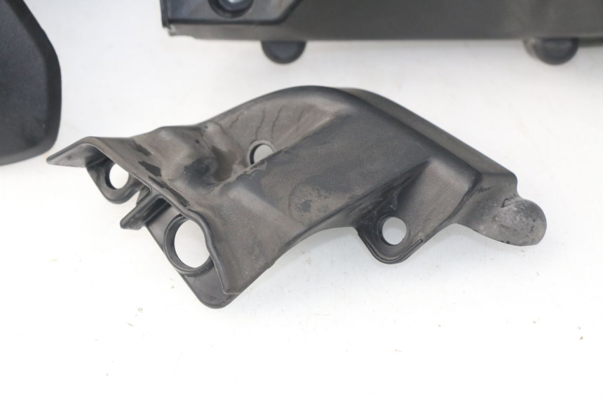 photo de COPERCHIO MOTORE  HONDA NSS EX FORZA 250 (2005 - 2013) - Dettagli dei punti di fissaggio