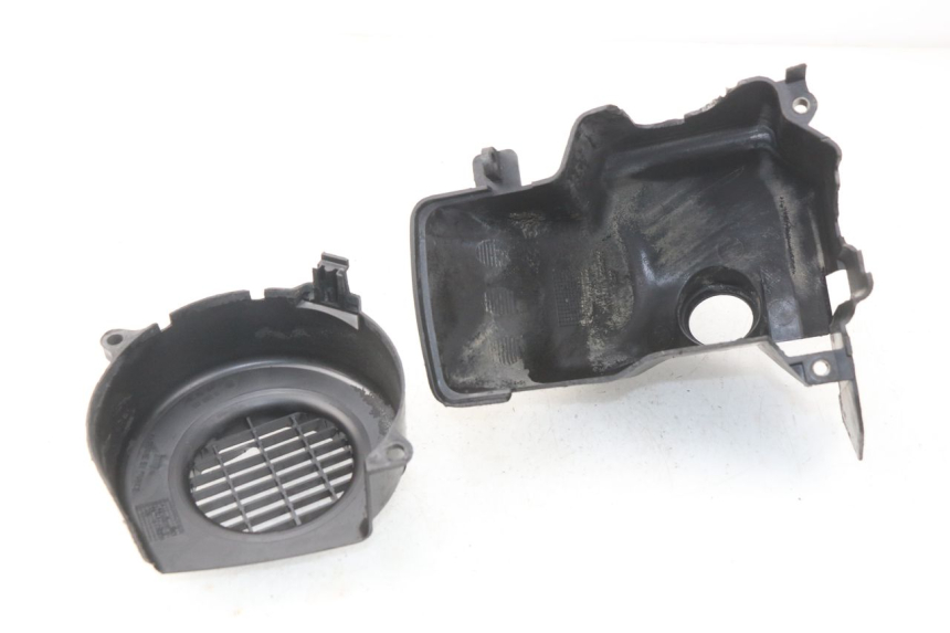 photo de COPERCHIO MOTORE  PEUGEOT VIVACITY 100 (1999 - 2008) - Altra angolazione