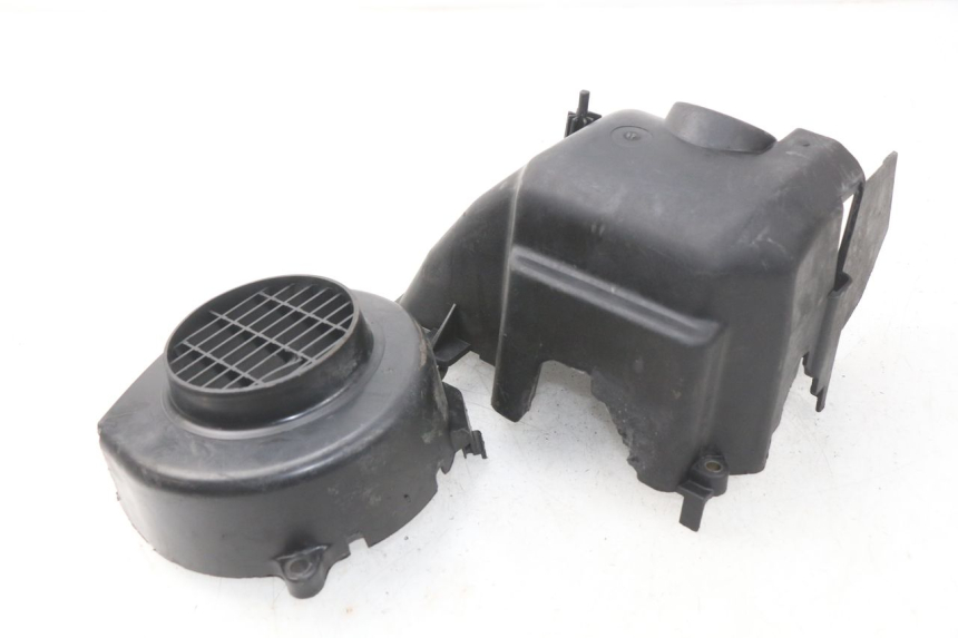 photo de COPERCHIO MOTORE  PEUGEOT VIVACITY 100 (1999 - 2008) - Dettagli dei punti di fissaggio