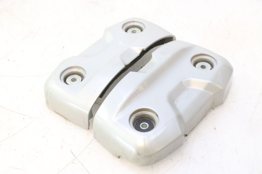 photo de COPERCHIO MOTORE  HONDA XLV VARADERO 125 (2007 - 2012) - Dettagli dei punti di fissaggio