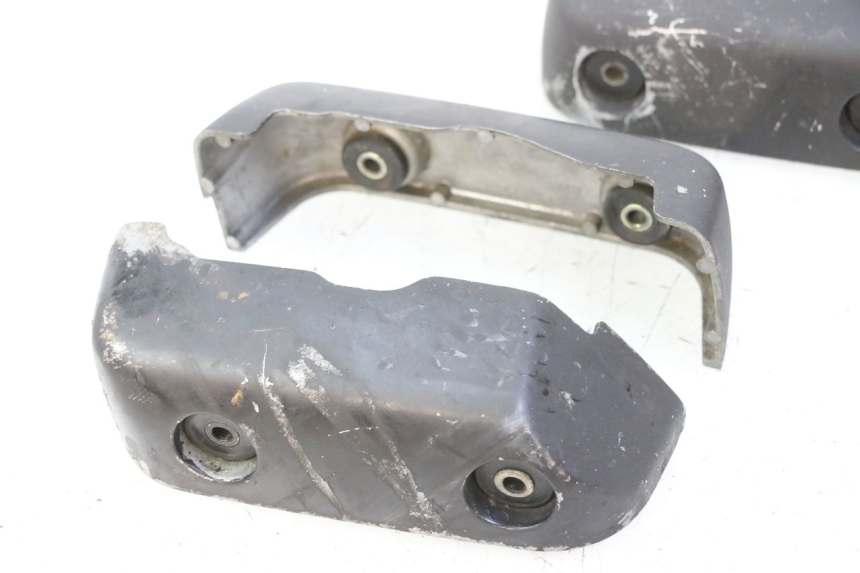 photo de COPERCHIO MOTORE  YAMAHA XV VIRAGO 535 (1988 - 2004) - Dettagli dei punti di fissaggio