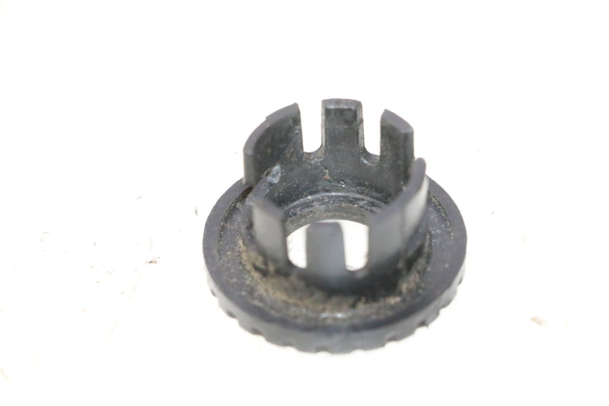 photo de COPERCHIO BLOCCHETTO ACCENSIONE KYMCO AGILITY 16+ 4T 50 (2018 - 2023) - Dettaglio del componente