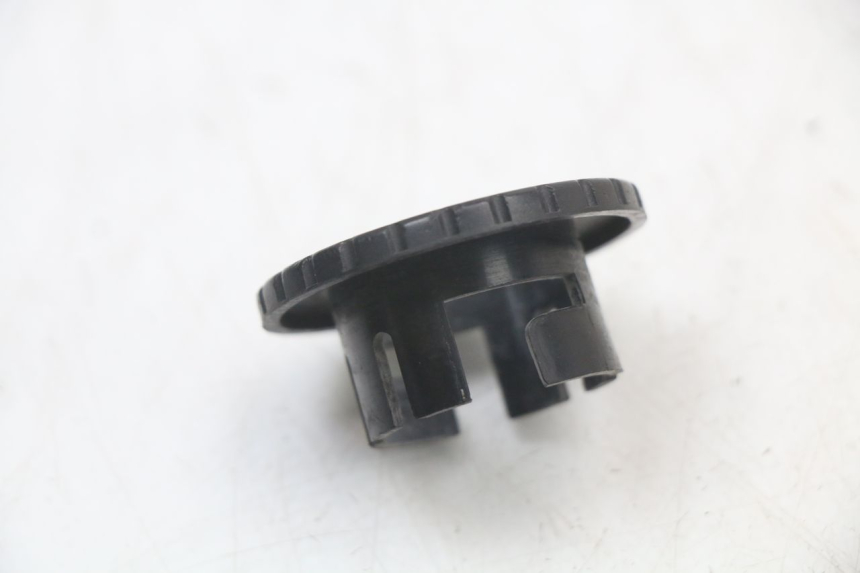 photo de COPERCHIO CHIAVE KYMCO DINK 4T 50 (2007 - 2018) - Dettaglio del componente