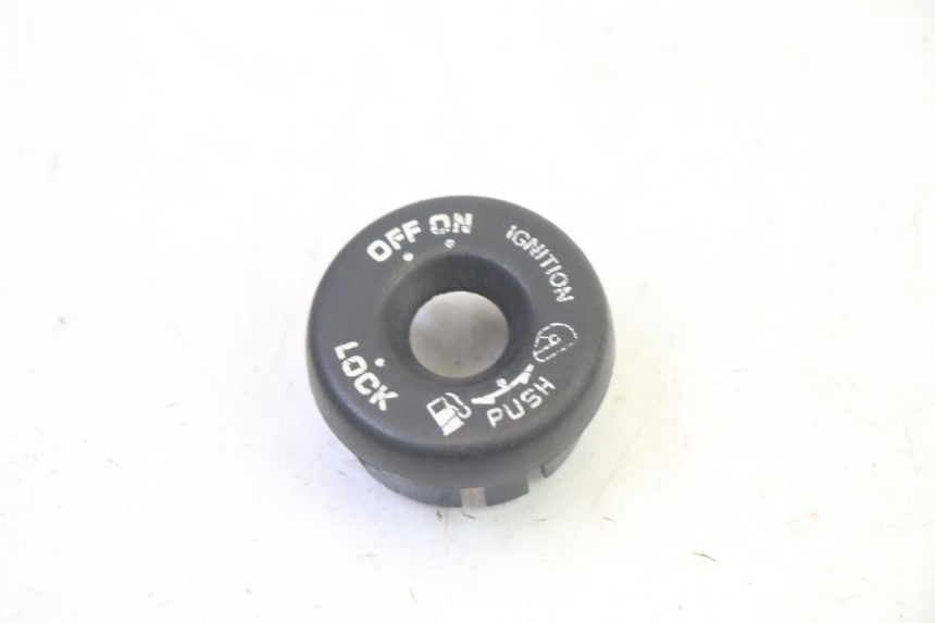 photo de COPERCHIO BLOCCHETTO ACCENSIONE HONDA FES S-WING SWING ABS 125 (2007 - 2015) - Dettaglio del componente