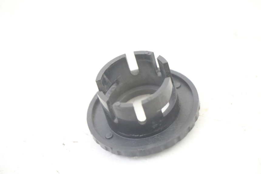 photo de COPERCHIO BLOCCHETTO ACCENSIONE SYM FIDDLE 125 (2008 - 2010) - Altra angolazione