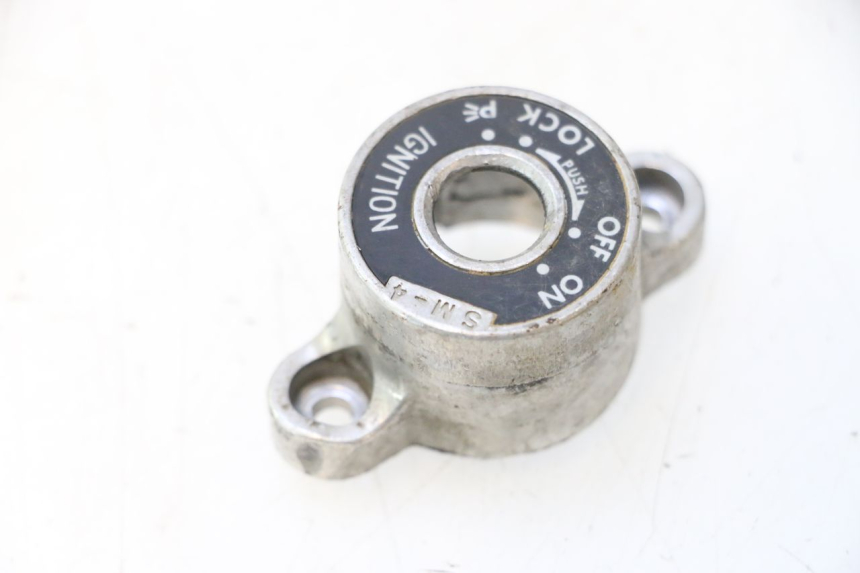 photo de COPERCHIO BLOCCHETTO ACCENSIONE SUZUKI GSF N BANDIT 1200 (2001 - 2005) - Zoom sullo stato d'uso