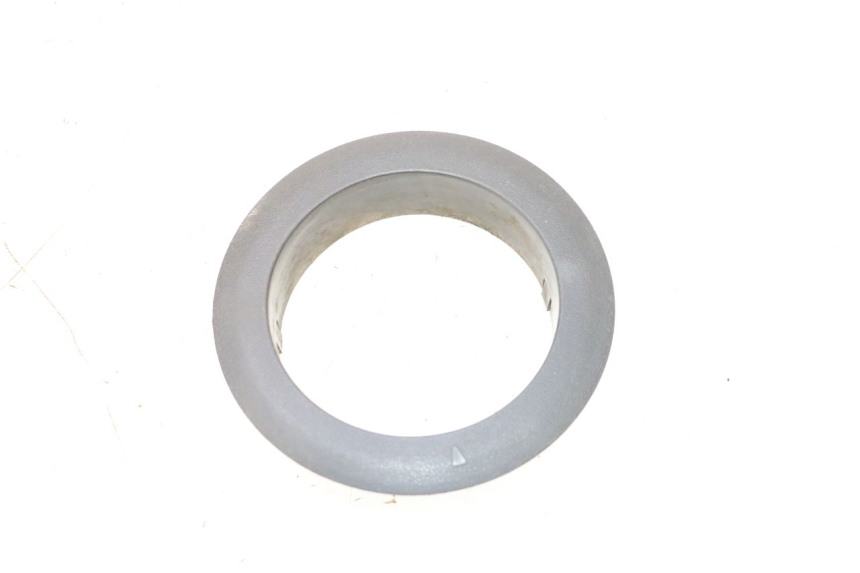 photo de COPERCHIO BLOCCHETTO ACCENSIONE SYM GTS EVO 125 (2009 - 2013) - Dettaglio del componente