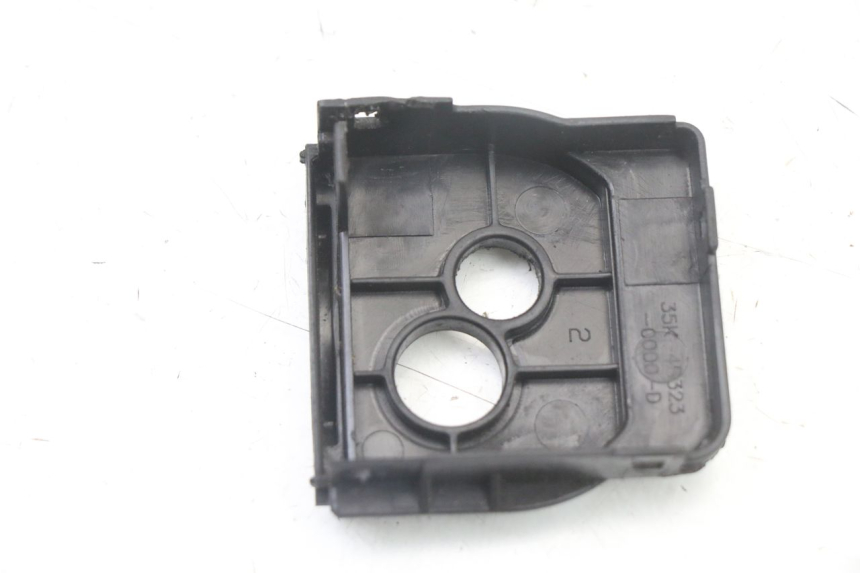 photo de COPERCHIO BLOCCHETTO ACCENSIONE HONDA PCX (JF57/JF64) 125 (2014 - 2018) - Altra angolazione