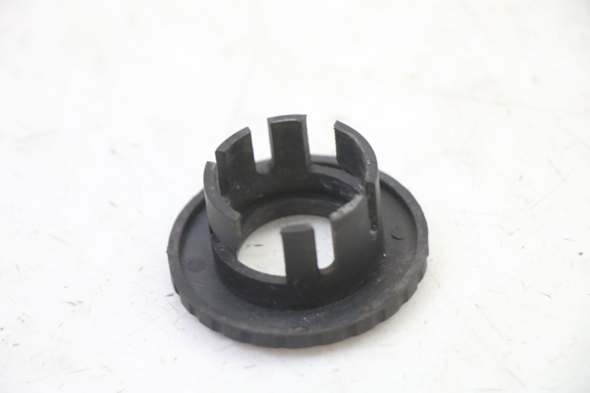 photo de COPERCHIO BLOCCHETTO ACCENSIONE SYM JET 14 4T 50 (2018 - 2022) - Altra angolazione