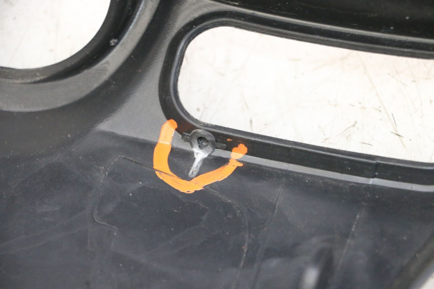 photo de COPERCHIO BLOCCHETTO ACCENSIONE SYM JOYMAX 125 (2010 - 2017) - Primo piano tecnico