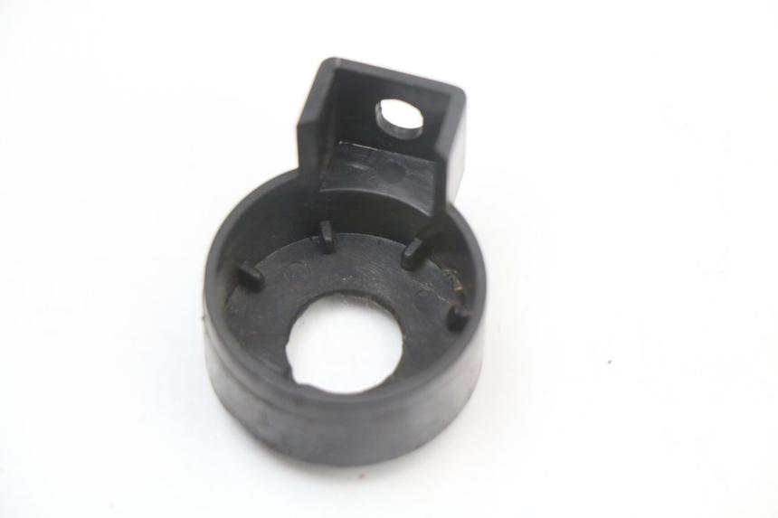 photo de COPERCHIO BLOCCHETTO ACCENSIONE PEUGEOT KISBEE 4T 50 (2018 - 2022) - Zoom sullo stato d'uso