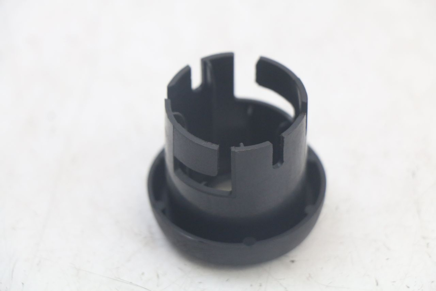 photo de COPERCHIO BLOCCHETTO ACCENSIONE MBK MACH G AC 50 (2002 - 2014) - Altra angolazione