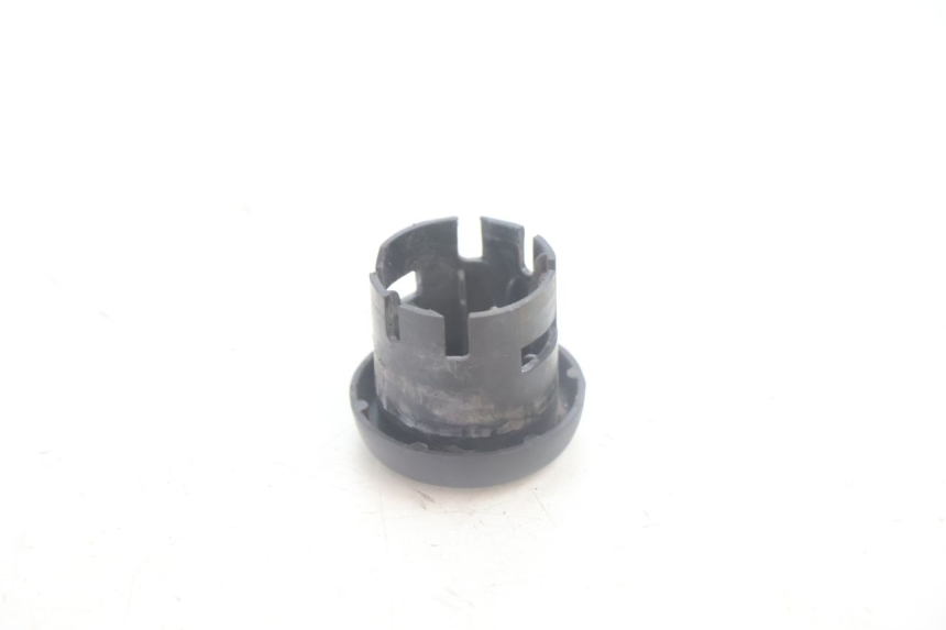 photo de COPERCHIO BLOCCHETTO ACCENSIONE SYM MIO 50 (2005 - 2010) - Zoom sullo stato d'uso