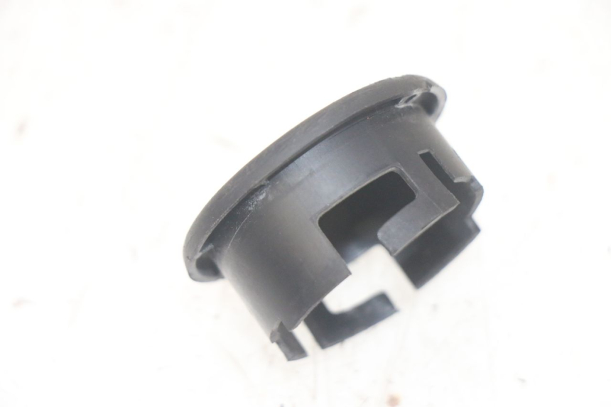 photo de COPERCHIO BLOCCHETTO ACCENSIONE PIAGGIO MP3 HPE 300 (2019 - 2026) - Altra angolazione