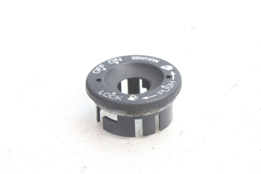 photo de COPERCHIO BLOCCHETTO ACCENSIONE PIAGGIO MP3 500 (2016 - 2018) - Zoom sullo stato d'uso