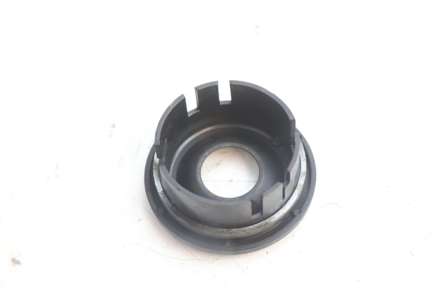 photo de COPERCHIO BLOCCHETTO ACCENSIONE PIAGGIO MP3 500 (2016 - 2018) - Altra angolazione