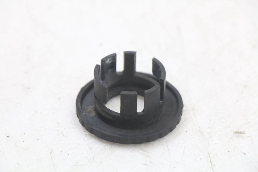 photo de COPERCHIO BLOCCHETTO ACCENSIONE PEUGEOT BELVILLE 125 (2017 - 2021) - Zoom sullo stato d'uso